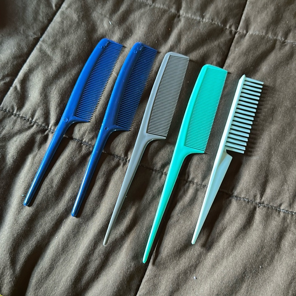 Assorted Plastic Rattail Combs - Picture 5 of 12